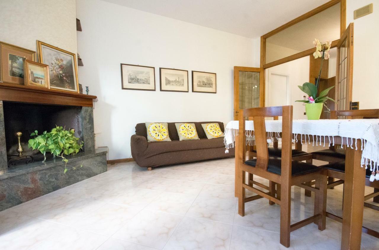 Appartamento Casa Fedora Lecce Esterno foto
